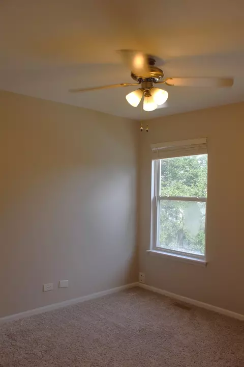Bedroom - 1098 Clover Hill Ln, Elgin, IL 60120 photo 3 of 3