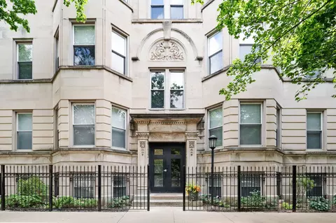 3747 N Fremont St #3, Chicago, IL 60613
