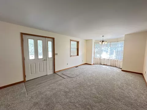 Living - 101 E Illinois St, Mansfield, IL 61854 photo 2 of 3