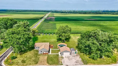 8965 S Holm Rd, Dwight, IL 60420 photo 2