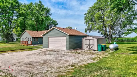 8965 S Holm Rd, Dwight, IL 60420 photo 5