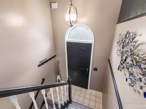 Entry Way - Undisclosed, Mchenry, IL 60050 photo 1 of 2