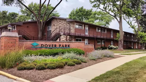 1810 W Hatherleigh Ct #2A, Mount Prospect, IL 60056