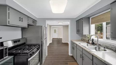 Kitchen - 733 2nd Ave, Morris, IL 60450 photo 3 of 4