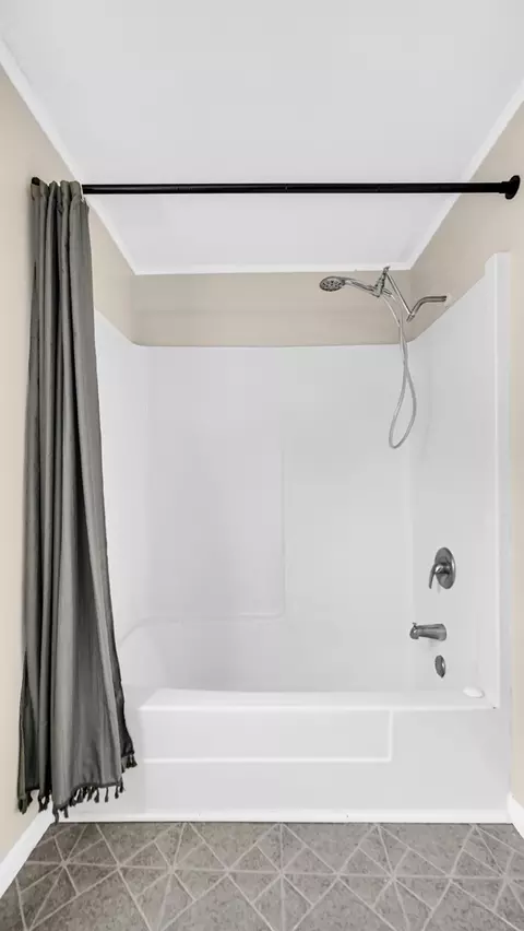 Bath - 733 2nd Ave, Morris, IL 60450 photo 2 of 2