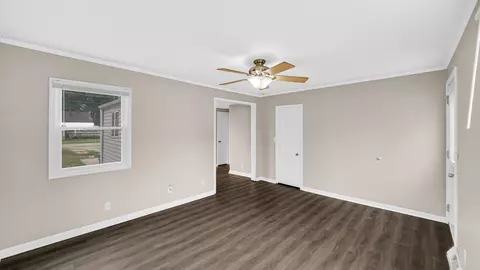 Living - 733 2nd Ave, Morris, IL 60450 photo 2 of 2
