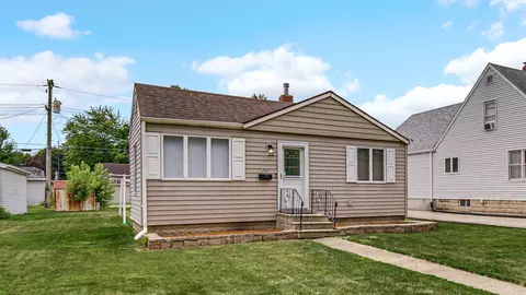Exterior - 733 2nd Ave, Morris, IL 60450 photo 2 of 5