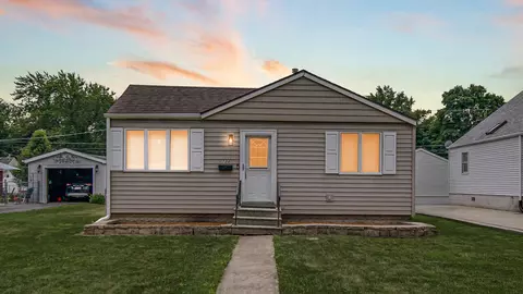 Exterior - 733 2nd Ave, Morris, IL 60450 photo 3 of 5