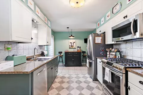 222 Dulles Rd, Des Plaines, IL 60016 photo 2