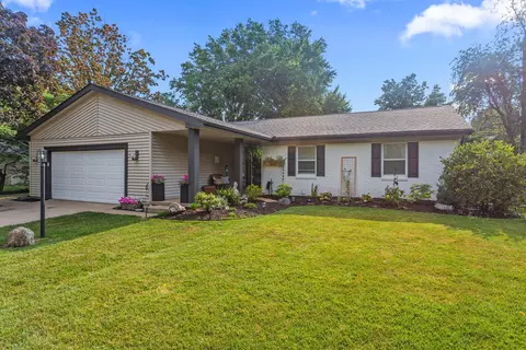 1806 Floral Park Dr, Savoy, IL 61874