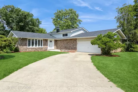 6820 Barrett St, Downers Grove, IL 60516