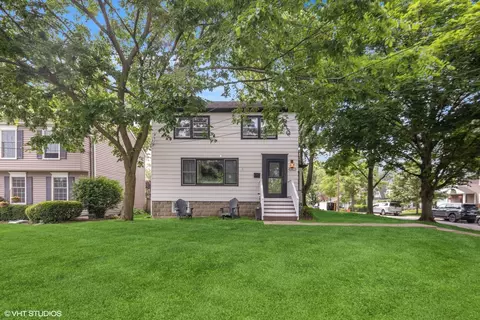 861 Hill Ave, Glen Ellyn, IL 60137
