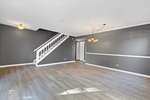 Living - 666 Mariner Dr, Elgin, IL 60120 photo 2 of 4