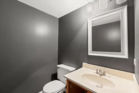 Bath - 666 Mariner Dr, Elgin, IL 60120 photo 1 of 3