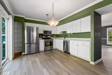 Kitchen - 666 Mariner Dr, Elgin, IL 60120 photo 1 of 1