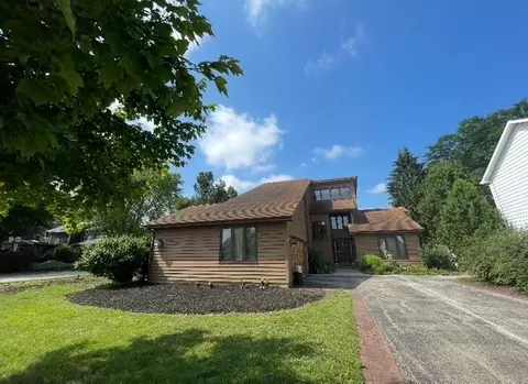 2 Spinnaker Ct, Third Lake, IL 60030