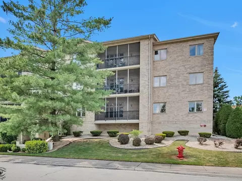 6320 Pine Ridge Dr #1B, Tinley Park, IL 60477