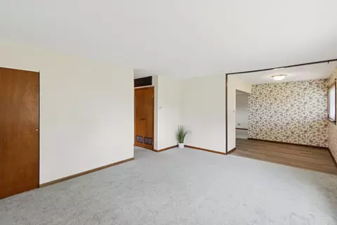 Living - 185 Princeton St, Hoffman Estates, IL 60169 photo 2 of 5