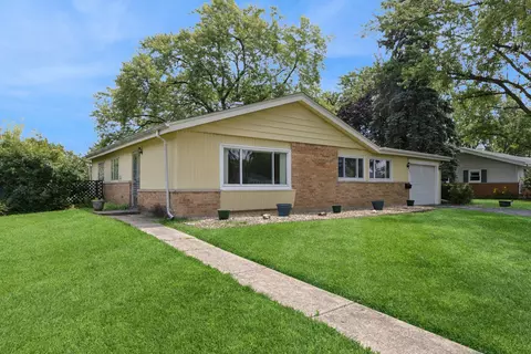 Exterior - 185 Princeton St, Hoffman Estates, IL 60169 photo 2 of 6