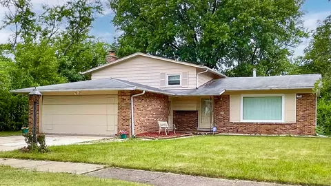 22644 Lakeshore Dr, Richton Park, IL 60471