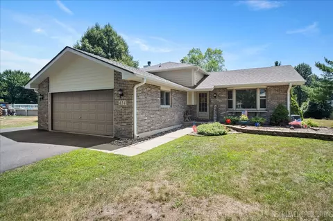 414 Bobcat Ct, Oswego, IL 60543