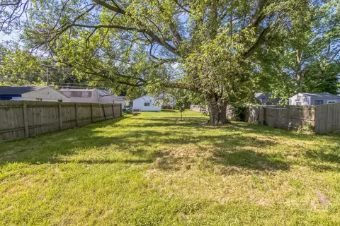 Exterior - 907 W Beardsley Ave, Champaign, IL 61821 photo 3 of 8