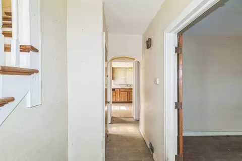 Entry Way - 907 W Beardsley Ave, Champaign, IL 61821 photo 1 of 2