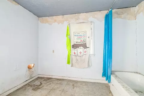 Bath - 907 W Beardsley Ave, Champaign, IL 61821 photo 3 of 3