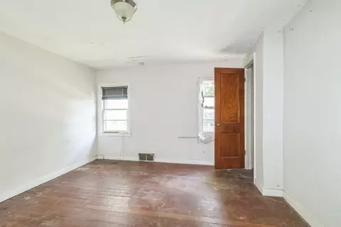 Bedroom - 907 W Beardsley Ave, Champaign, IL 61821 photo 3 of 6