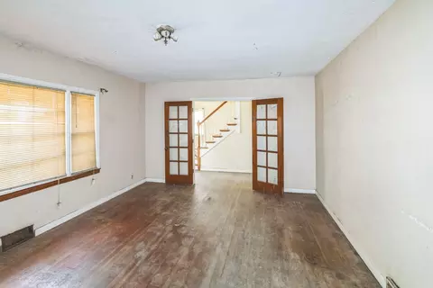 Living - 907 W Beardsley Ave, Champaign, IL 61821 photo 1 of 4