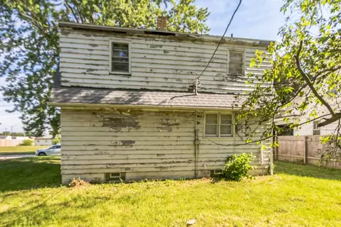 Exterior - 907 W Beardsley Ave, Champaign, IL 61821 photo 5 of 8