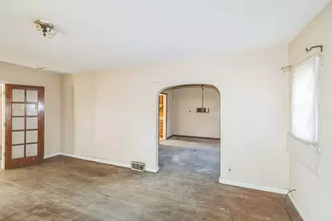 Living - 907 W Beardsley Ave, Champaign, IL 61821 photo 4 of 4