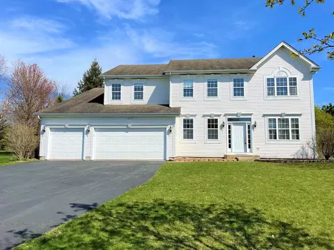 1637 Rolling Hills Dr, Crystal Lake, IL 60014