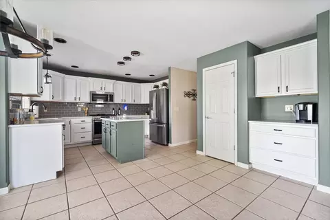 Kitchen - 1706 Fraser Dr, Normal, IL 61761 photo 4 of 5