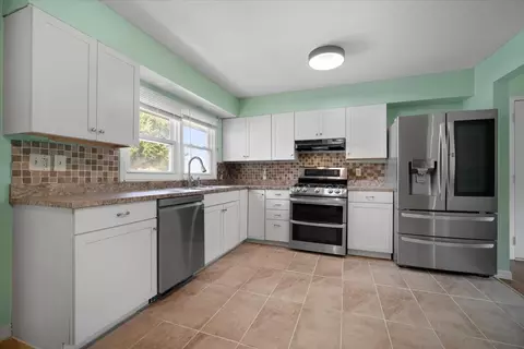 Kitchen - 401 Sunset Dr, Le Roy, IL 61752 photo 3 of 3