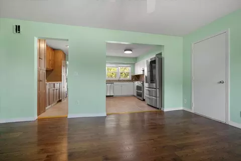 Living - 401 Sunset Dr, Le Roy, IL 61752 photo 2 of 7