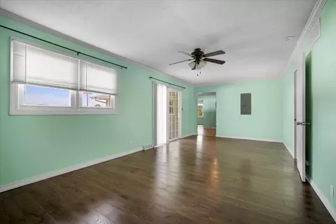 Living - 401 Sunset Dr, Le Roy, IL 61752 photo 5 of 7
