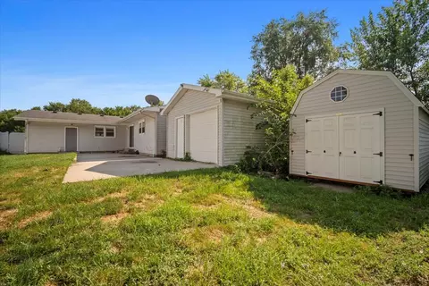 Exterior - 401 Sunset Dr, Le Roy, IL 61752 photo 3 of 3