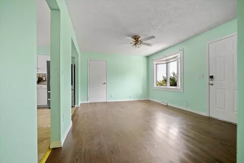 Living - 401 Sunset Dr, Le Roy, IL 61752 photo 6 of 7