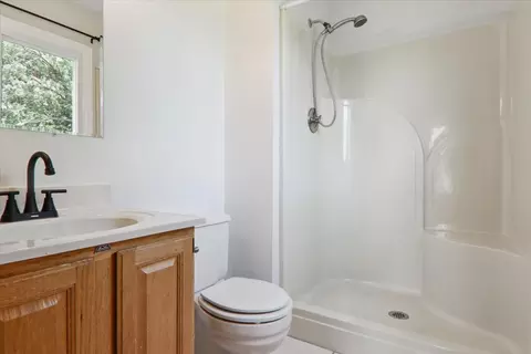 Bath - 1506 Tamarack Trl #B, Normal, IL 61761 photo 2 of 3
