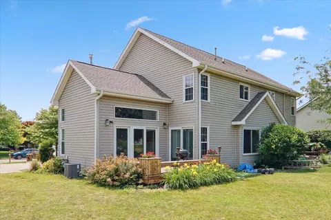 Exterior - 1506 Tamarack Trl #B, Normal, IL 61761 photo 2 of 3