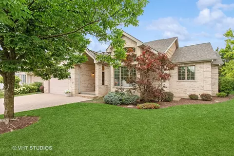 3061 Rosebrook Cir, Westchester, IL 60154