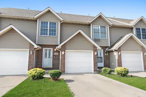 568 S Peace Rd #568, Sycamore, IL 60178
