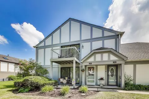 7301 Baybury Rd #11-1, Downers Grove, IL 60516