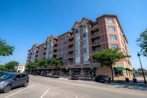9670 Franklin Ave #214, Franklin Park, IL 60131