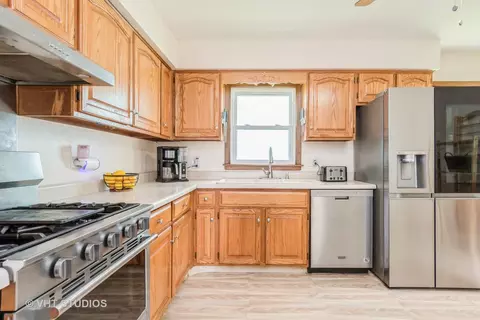 Kitchen - 1122 Coolidge Ave, Wheaton, IL 60189 photo 1 of 2