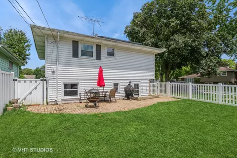 Exterior - 1122 Coolidge Ave, Wheaton, IL 60189 photo 4 of 5