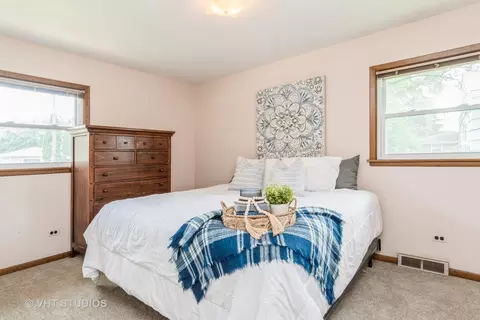 Bedroom - 1122 Coolidge Ave, Wheaton, IL 60189 photo 2 of 5