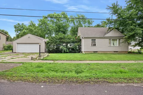 631 Pekin Ave, Creve Coeur, IL 61610