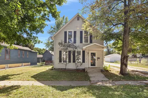 104 W North St, Lexington, IL 61753